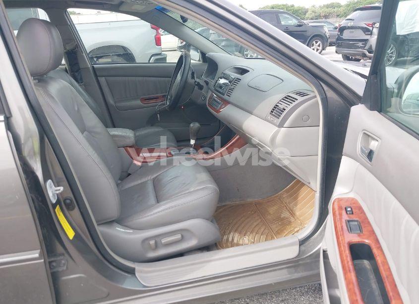 Photo 5 of 2002 Toyota Camry XLE V6 (VIN 4T1BF30K52U517666)