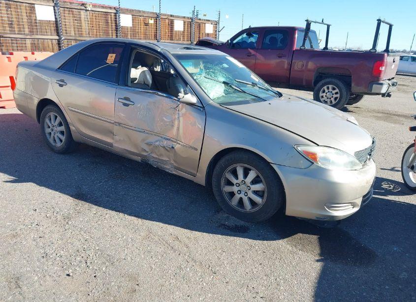 2002 Toyota Camry XLE V6 (VIN 4T1BF30K52U522916) main photo