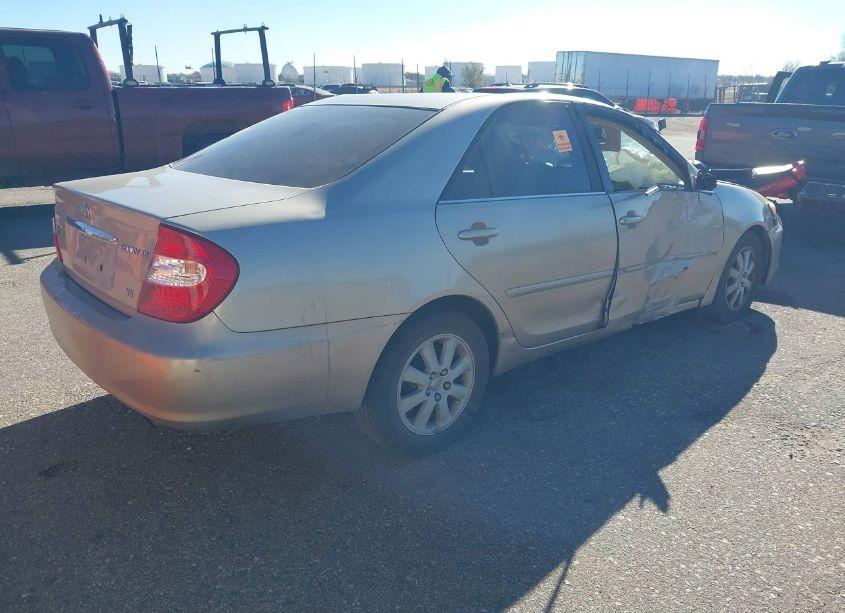 Photo 4 of 2002 Toyota Camry XLE V6 (VIN 4T1BF30K52U522916)