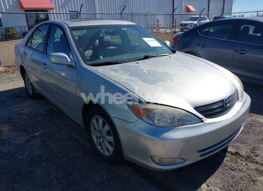 2004 Toyota Camry XLE V6 (VIN 4T1BF30K54U579202) main photo