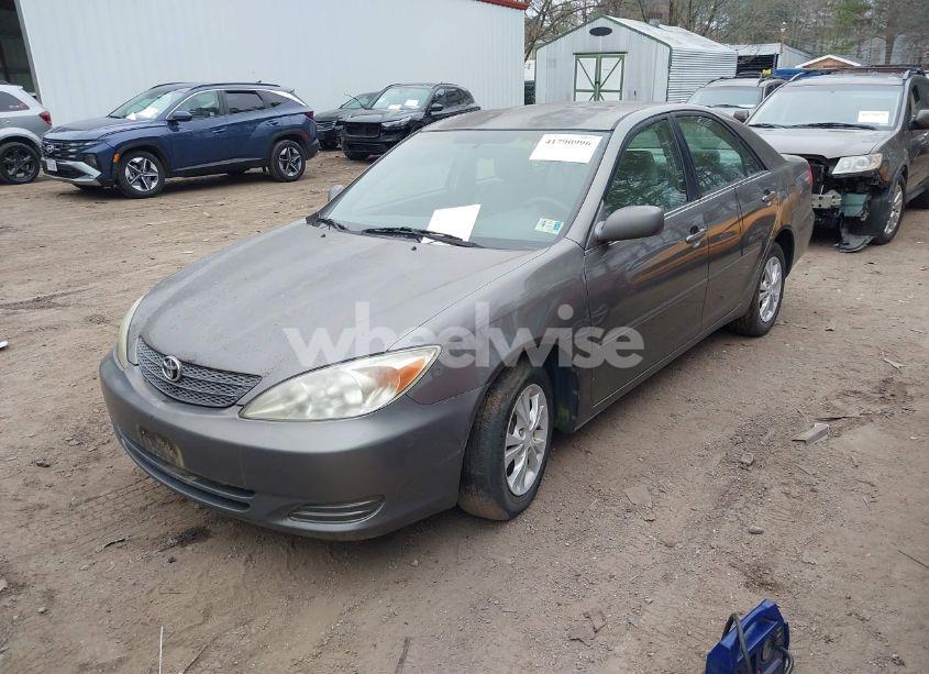 Photo 2 of 2004 Toyota Camry LE V6 (VIN 4T1BF30K54U581984)
