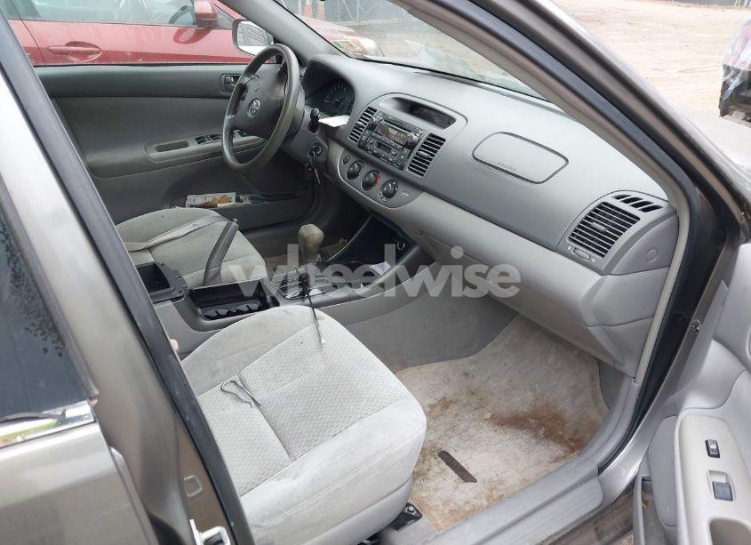 Photo 5 of 2004 Toyota Camry LE V6 (VIN 4T1BF30K54U581984)