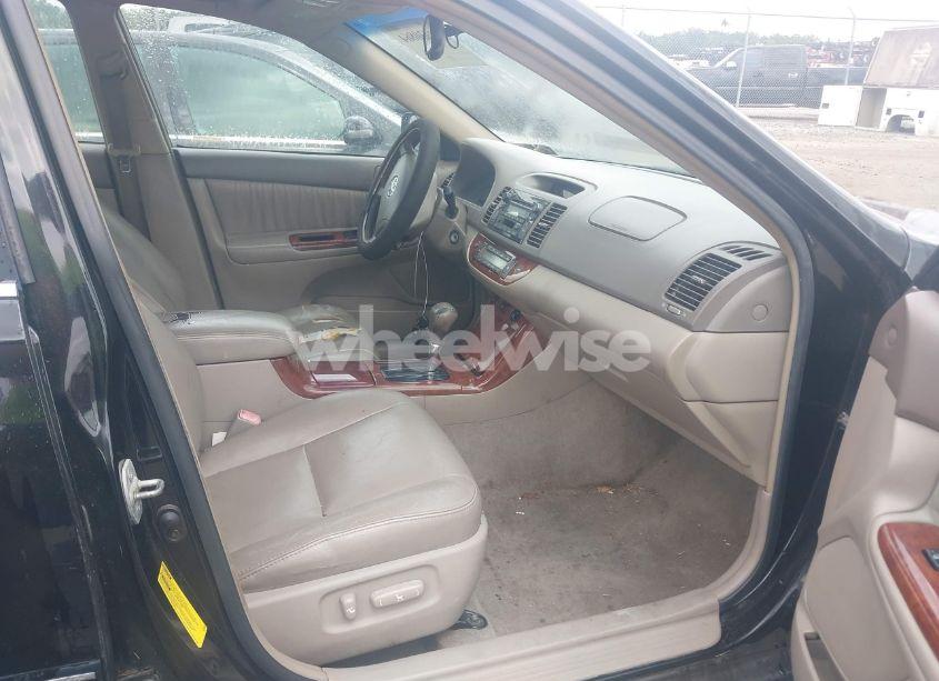 Photo 5 of 2005 Toyota Camry XLE V6 (VIN 4T1BF30K55U085939)