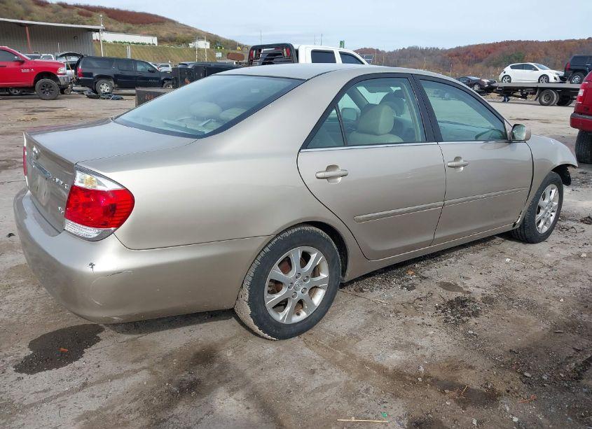 Photo 4 of 2005 Toyota Camry XLE V6 (VIN 4T1BF30K55U086167)