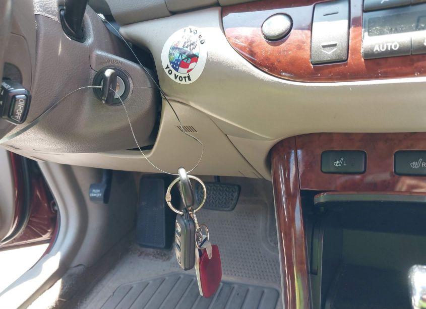 Photo 11 of 2005 Toyota Camry LE V6/XLE V6 (VIN 4T1BF30K55U101833)