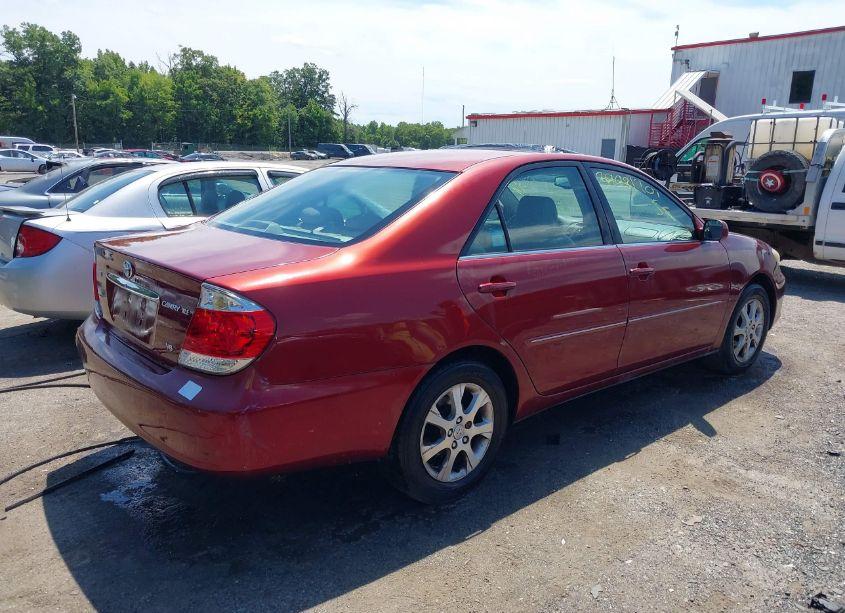 Photo 4 of 2005 Toyota Camry LE V6/XLE V6 (VIN 4T1BF30K55U101833)