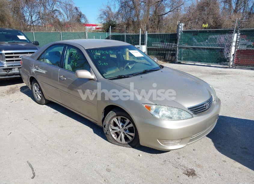 2005 Toyota Camry LE V6 (VIN 4T1BF30K55U104487) main photo