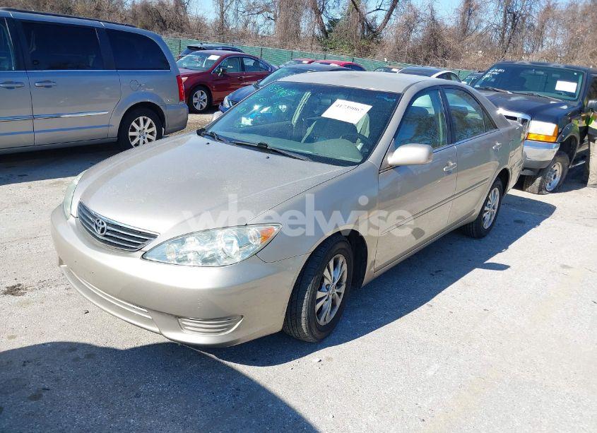 Photo 2 of 2005 Toyota Camry LE V6 (VIN 4T1BF30K55U104487)