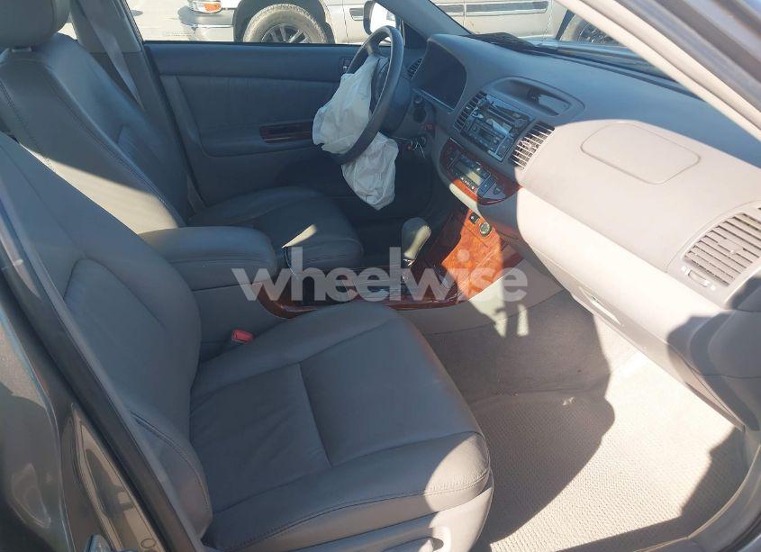 Photo 5 of 2005 Toyota Camry XLE V6 (VIN 4T1BF30K55U619313)