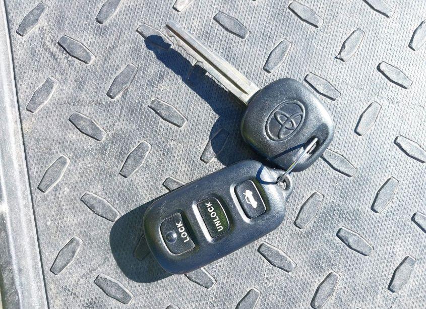 Photo 11 of 2004 Toyota Camry LE V6 (VIN 4T1BF30K64U064791)