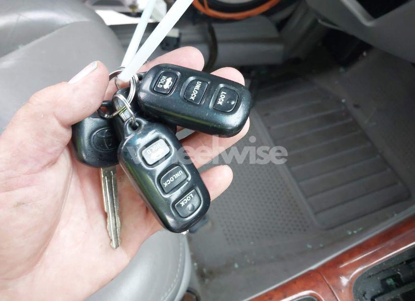 Photo 11 of 2004 Toyota Camry (VIN 4T1BF30K64U581671)