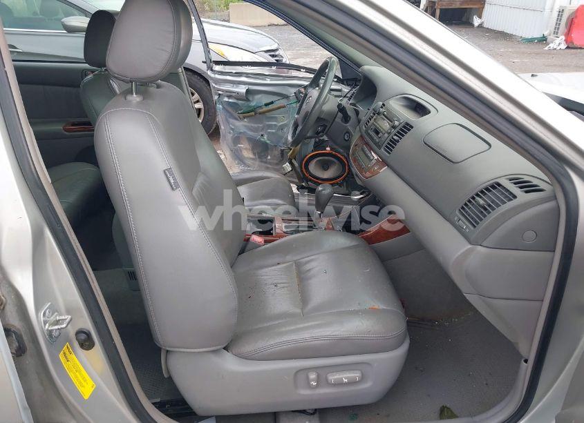 Photo 5 of 2004 Toyota Camry (VIN 4T1BF30K64U581671)