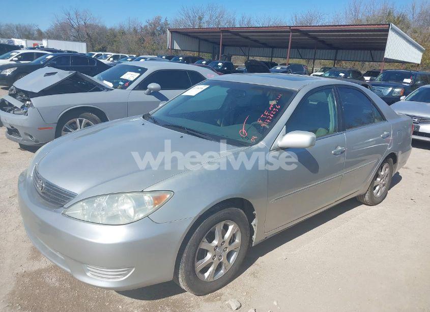Photo 2 of 2005 Toyota Camry XLE V6 (VIN 4T1BF30K65U609678)