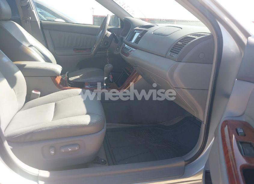 Photo 5 of 2005 Toyota Camry XLE V6 (VIN 4T1BF30K65U609678)