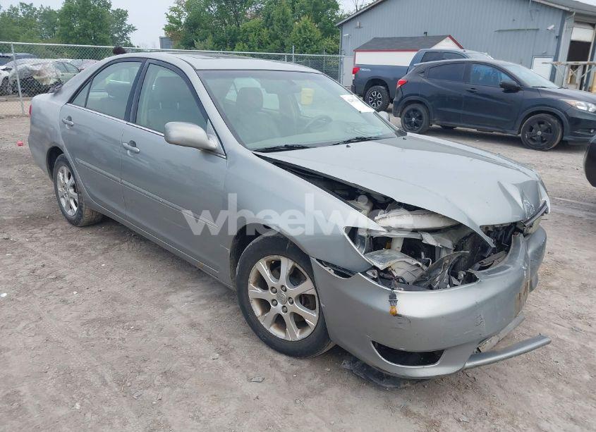2005 Toyota Camry XLE V6 (VIN 4T1BF30K65U610460) main photo