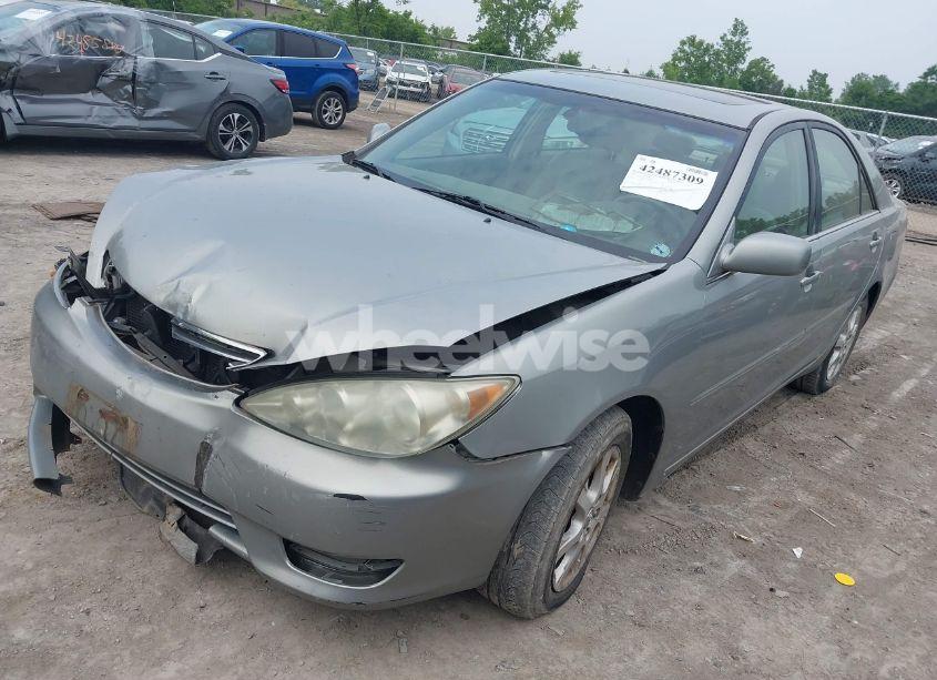 Photo 2 of 2005 Toyota Camry XLE V6 (VIN 4T1BF30K65U610460)