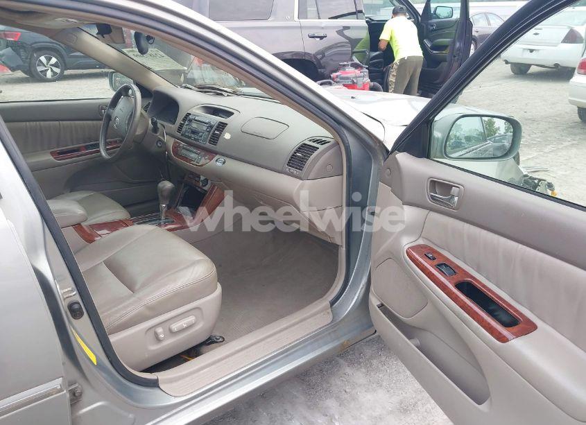 Photo 5 of 2005 Toyota Camry XLE V6 (VIN 4T1BF30K65U610460)