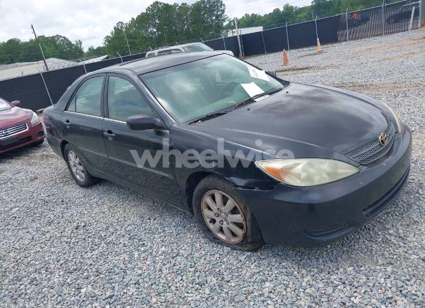 2002 Toyota Camry XLE V6 (VIN 4T1BF30K72U004905) main photo