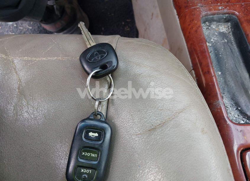 Photo 11 of 2002 Toyota Camry XLE V6 (VIN 4T1BF30K72U004905)