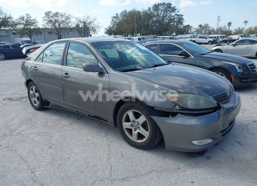 2002 Toyota Camry SE V6 (VIN 4T1BF30K72U515045) main photo