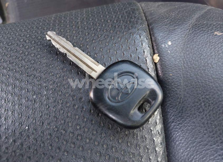 Photo 11 of 2002 Toyota Camry SE V6 (VIN 4T1BF30K72U515045)