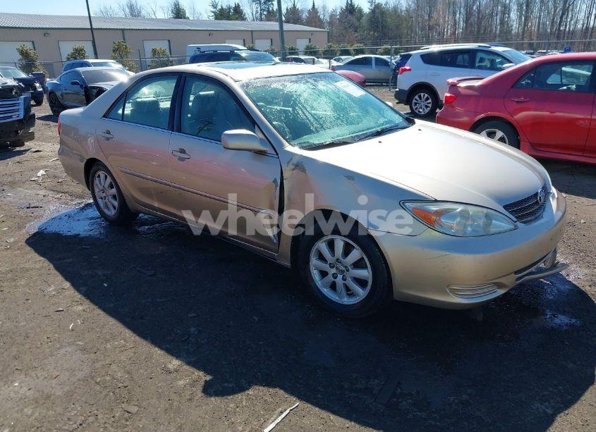 2002 Toyota Camry XLE V6 (VIN 4T1BF30K72U525994) main photo