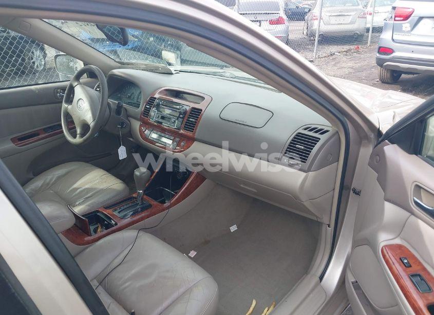 Photo 5 of 2002 Toyota Camry XLE V6 (VIN 4T1BF30K72U525994)