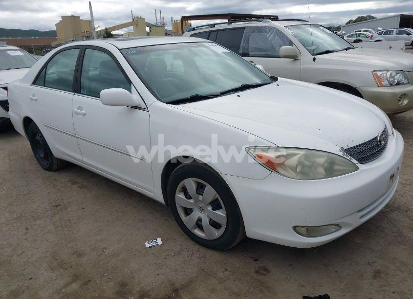 2004 Toyota Camry XLE V6 (VIN 4T1BF30K74U073676) main photo