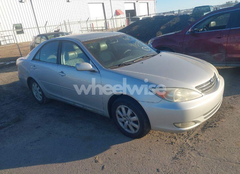 2004 Toyota Camry XLE V6 (VIN 4T1BF30K74U586054) main photo
