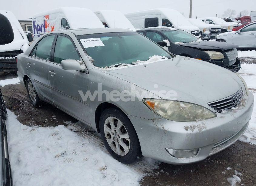 2005 Toyota Camry XLE V6 (VIN 4T1BF30K75U084503) main photo