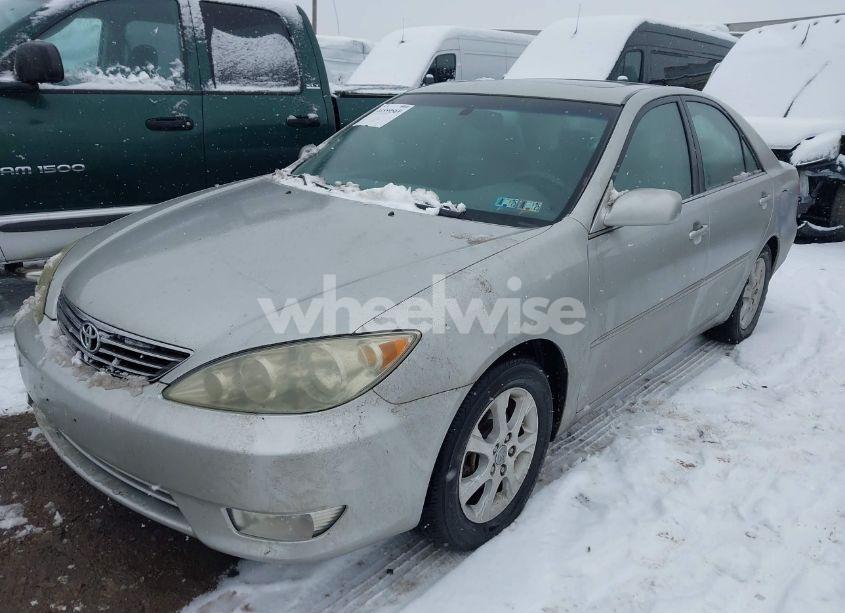 Photo 2 of 2005 Toyota Camry XLE V6 (VIN 4T1BF30K75U084503)