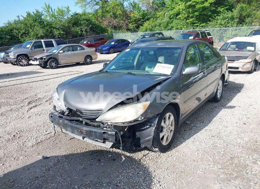 Photo 2 of 2006 Toyota Camry LE V6/XLE V6 (VIN 4T1BF30K76U627950)