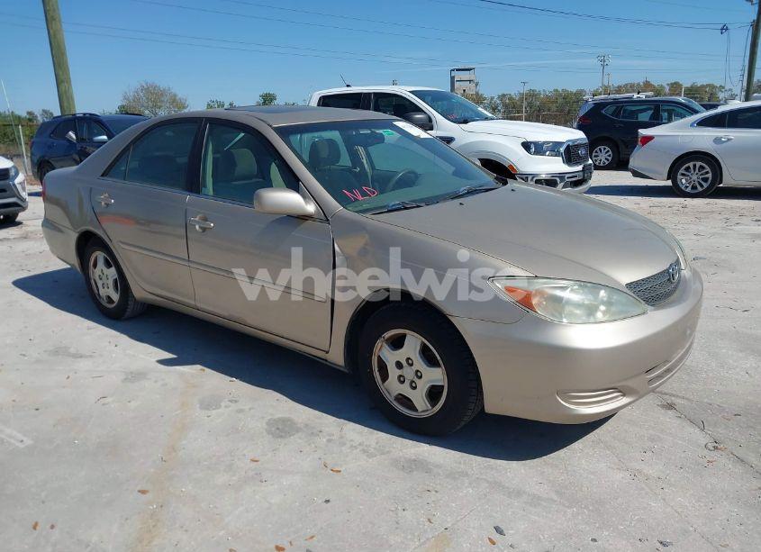 2002 Toyota Camry LE V6 (VIN 4T1BF30K82U018974) main photo