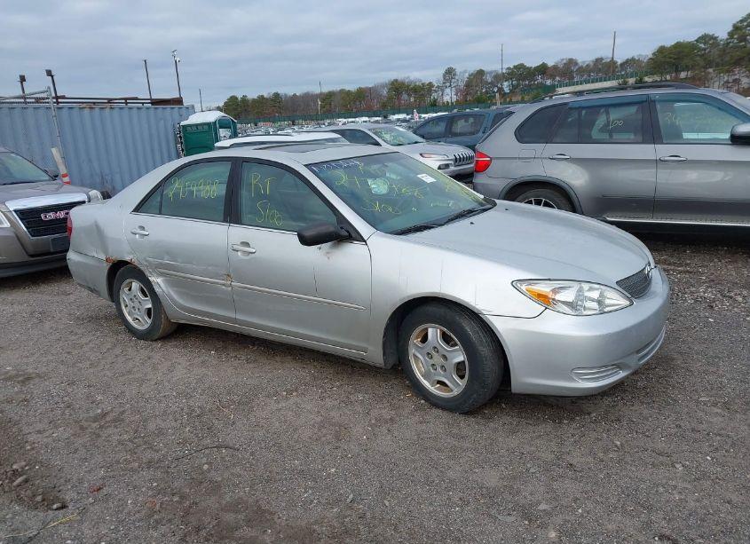 2002 Toyota Camry LE V6 (VIN 4T1BF30K82U023463) main photo