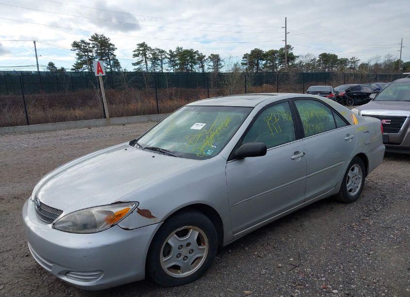 Photo 2 of 2002 Toyota Camry LE V6 (VIN 4T1BF30K82U023463)