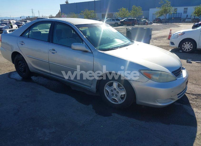 2002 Toyota Camry LE V6 (VIN 4T1BF30K82U506516) main photo