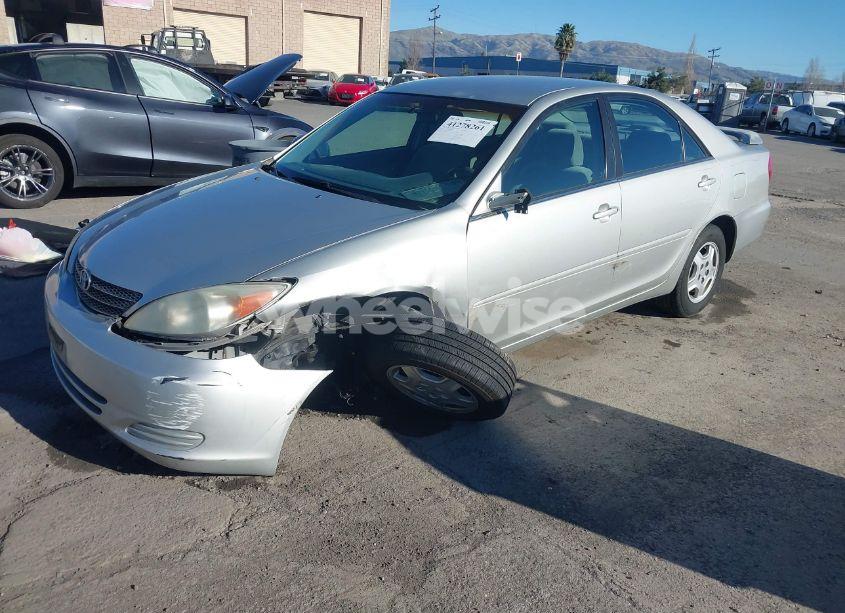 Photo 2 of 2002 Toyota Camry LE V6 (VIN 4T1BF30K82U506516)