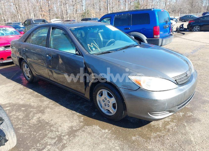 2002 Toyota Camry LE V6 (VIN 4T1BF30K82U522991) main photo