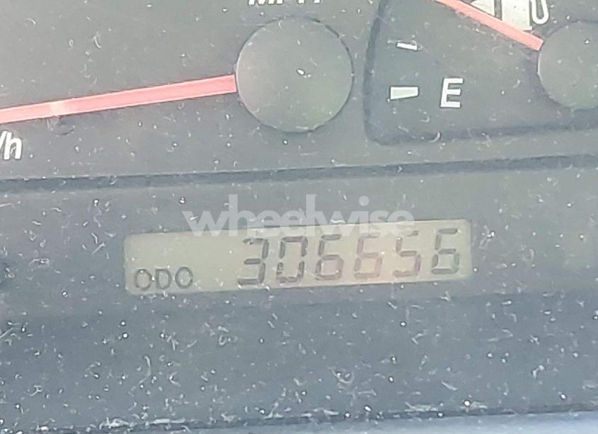 Photo 15 of 2002 Toyota Camry LE V6 (VIN 4T1BF30K82U522991)