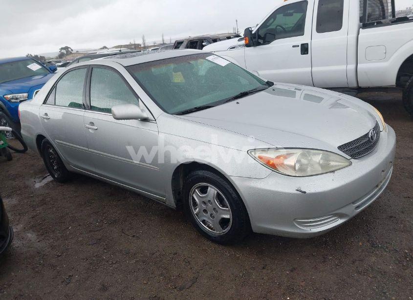 2002 Toyota Camry LE V6 (VIN 4T1BF30K82U523803) main photo