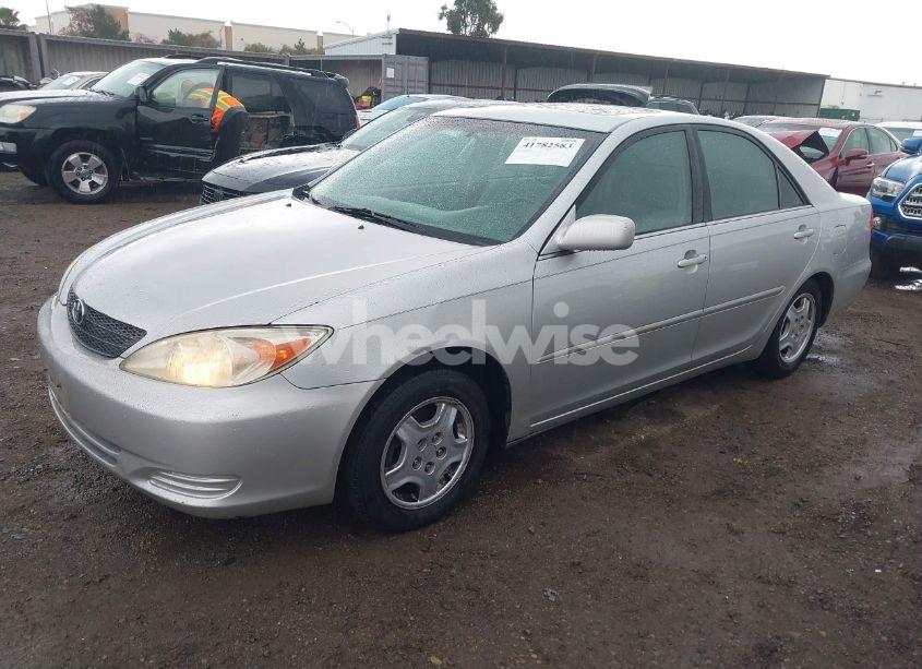 Photo 2 of 2002 Toyota Camry LE V6 (VIN 4T1BF30K82U523803)