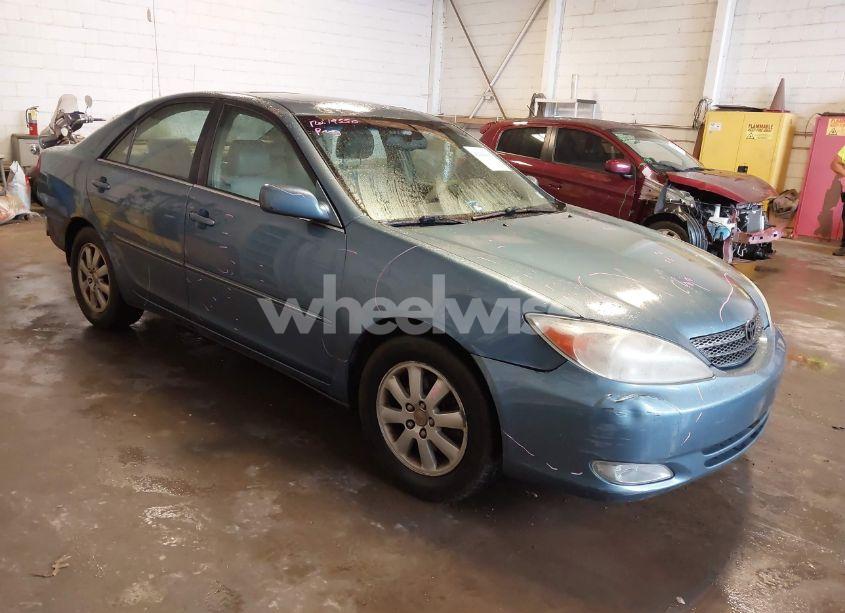 2004 Toyota Camry XLE V6 (VIN 4T1BF30K84U571059) main photo