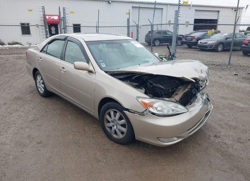 2004 Toyota Camry XLE V6 (VIN 4T1BF30K84U586323) main photo