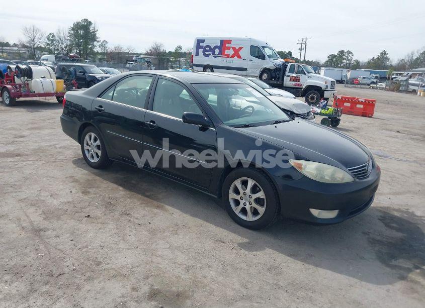 2005 Toyota Camry XLE V6 (VIN 4T1BF30K85U108551) main photo