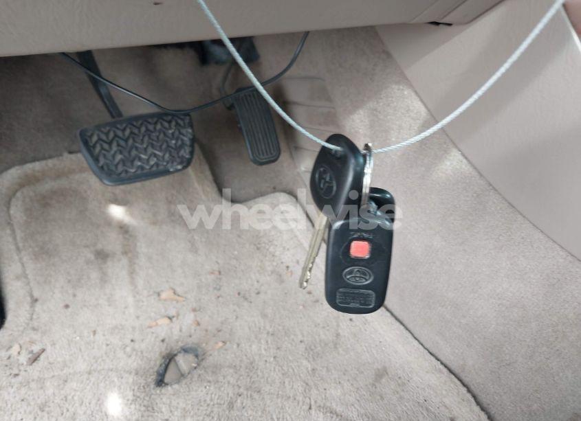 Photo 11 of 2005 Toyota Camry XLE V6 (VIN 4T1BF30K85U108551)