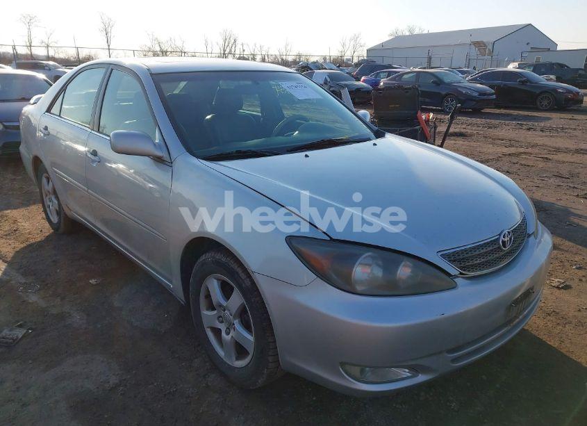 2002 Toyota Camry SE V6 (VIN 4T1BF30K92U021298) main photo