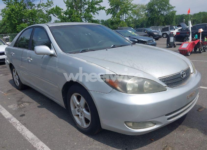 2002 Toyota Camry SE V6 (VIN 4T1BF30K92U501633) main photo