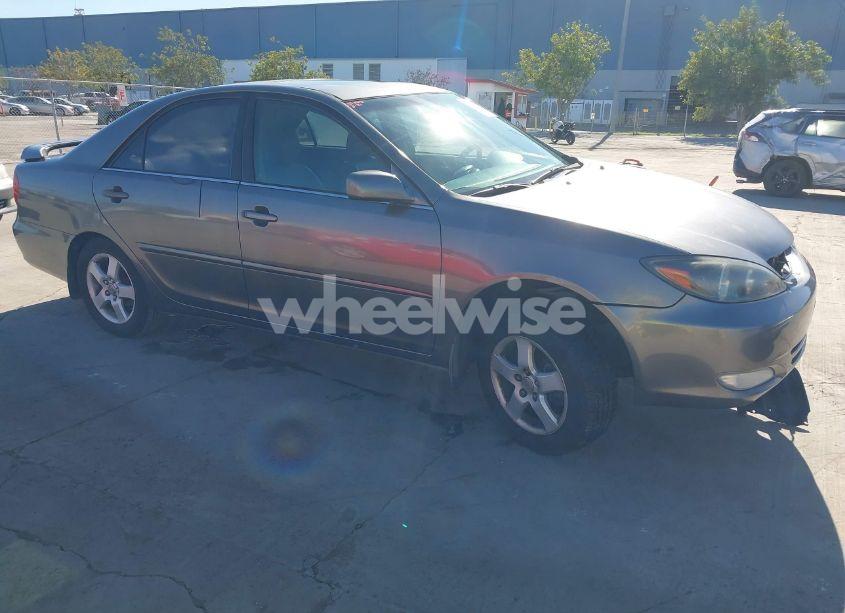 2002 Toyota Camry SE V6 (VIN 4T1BF30K92U506010) main photo