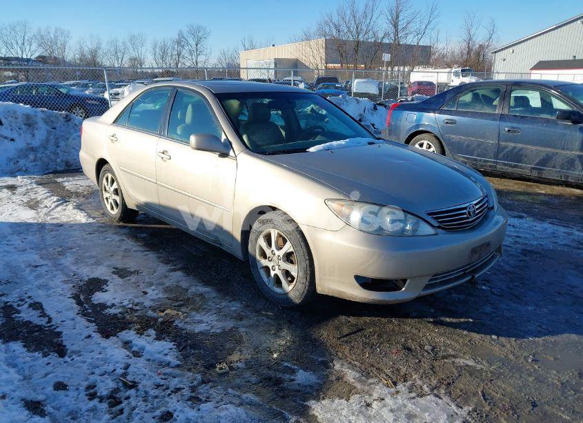 2005 Toyota Camry XLE V6 (VIN 4T1BF30K95U605608) main photo
