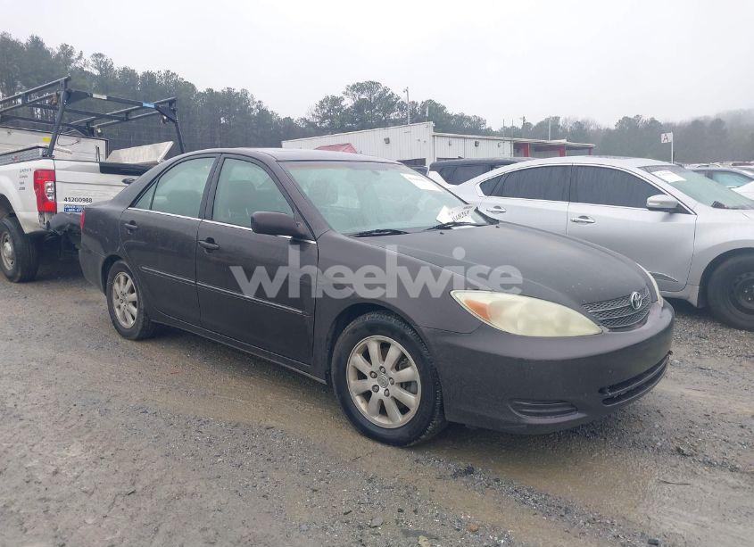 2002 Toyota Camry XLE V6 (VIN 4T1BF30KX2U528288) main photo